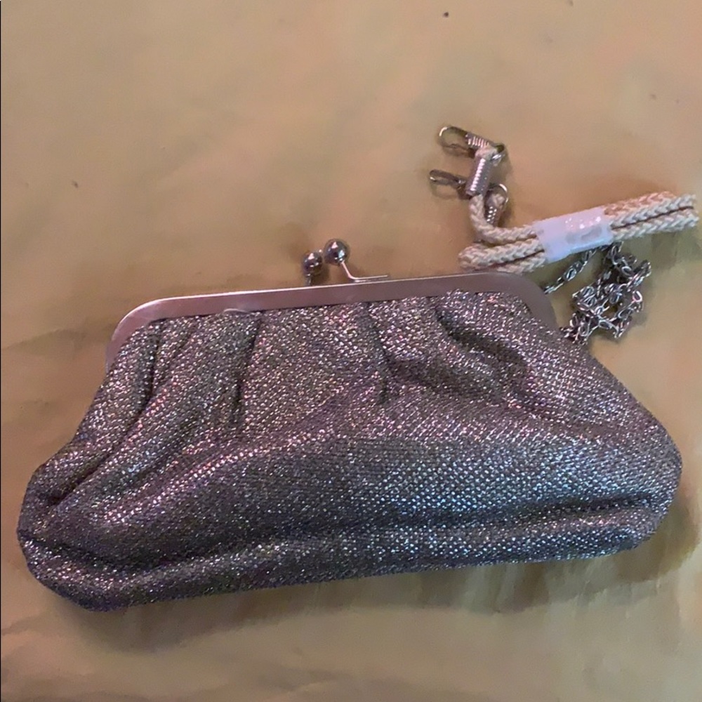 Champagne clutch